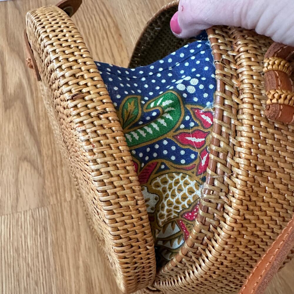 Boho Handwoven Round Rattan Crossbody Purse Flower Weaving Bali Bag Leather - Picture 6 of 12